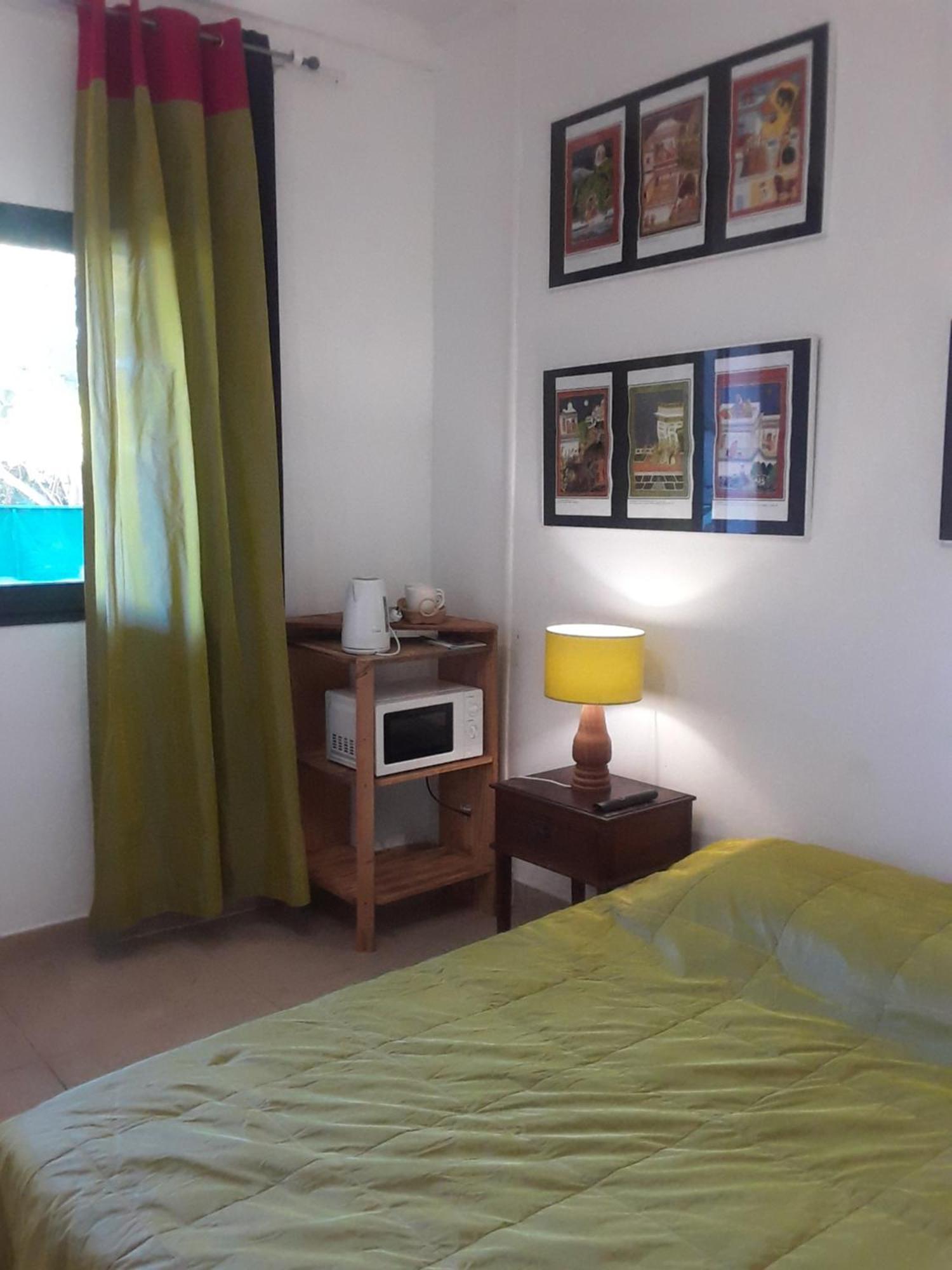 Hotel Le Tulear - Aux 4 Coins Du Monde Saint Pierre Habitación foto